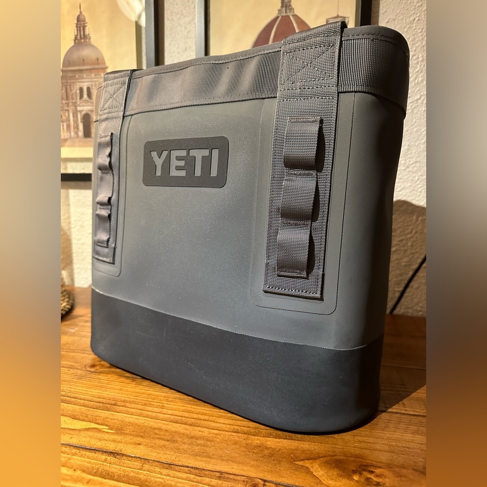 YETI Camino 20 Carryall